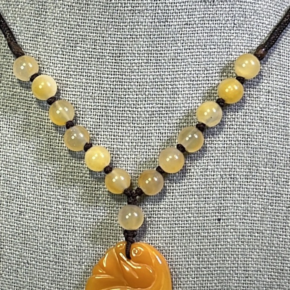 Jade pendant necklace. Pendant 1 1/2 X 2 1/2 - Picture 4 of 4